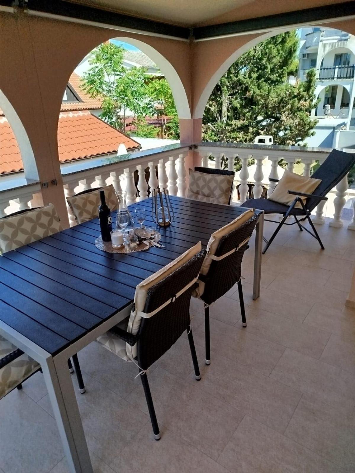 פריבלאקה Apartments Juric מראה חיצוני תמונה